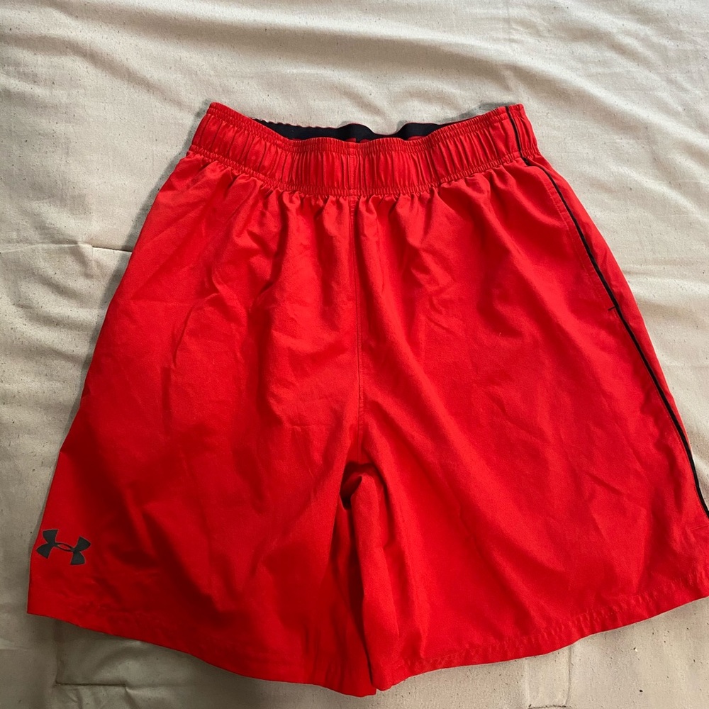 Men’s Under Armour Woven Shorts. Red. Medium.